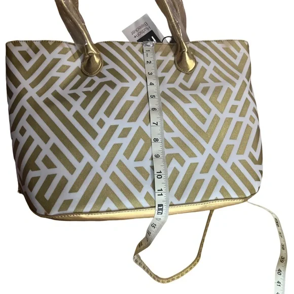 Hudson + Bleeker Gold Labyrinth Print Tote - Picture 13 of 16
